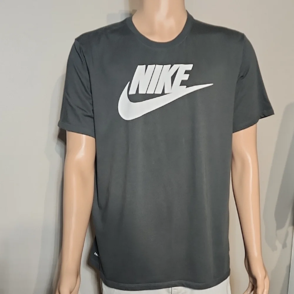 Nike Black and White Short Sleeve Tees